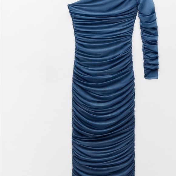 ASYMMETRICAL GATHERED FITTED ORGANZA DRESS
Size Med - Picture 3 of 6